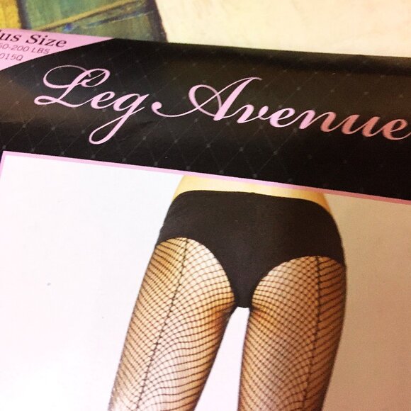 NEW WOMEN'S LEG AVENUE PLUS SIZE FISHNET PANTYHOSE WITH BACKSEAM 150-200 LBS - Picture 4 of 4